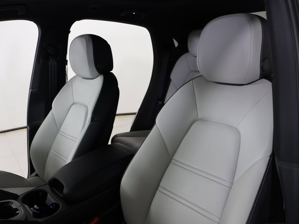 Certified 2025 Porsche Cayenne E-Hybrid Coupe AWD/4WD image 13