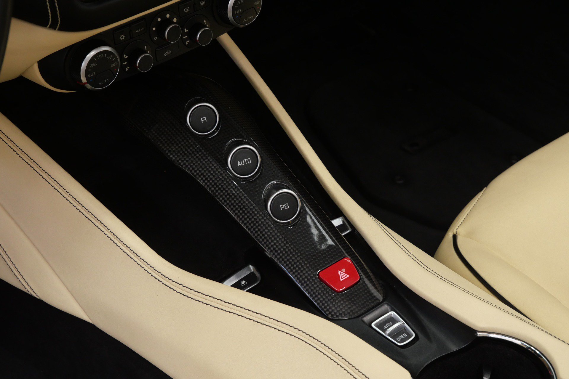 Used 2015 Ferrari California T RWD image 27