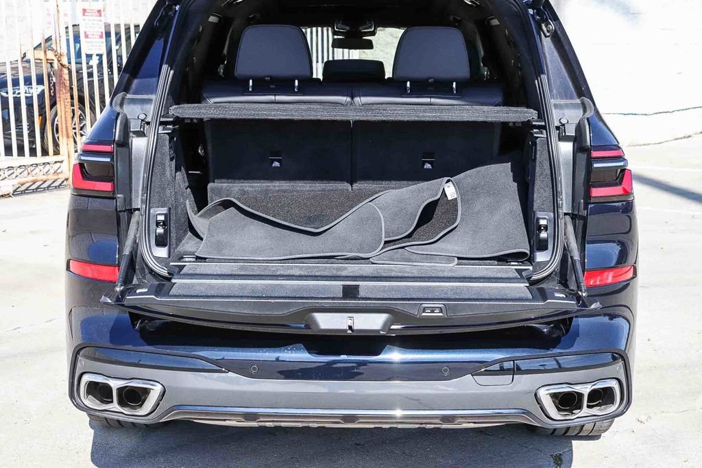 Used 2024 BMW X7 M60i AWD/4WD image 29