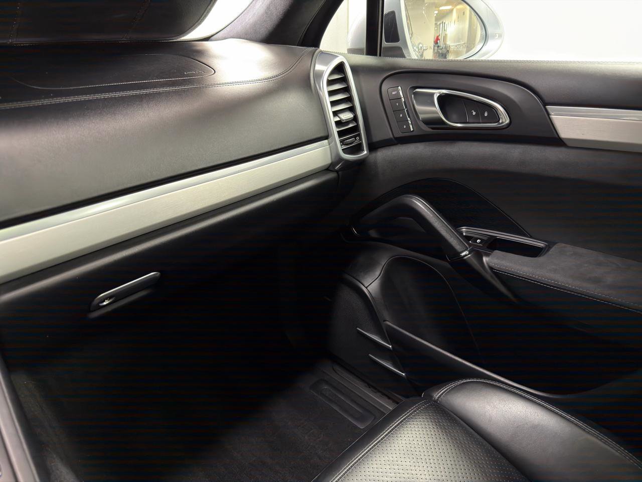 Used 2016 Porsche Cayenne GTS image 26