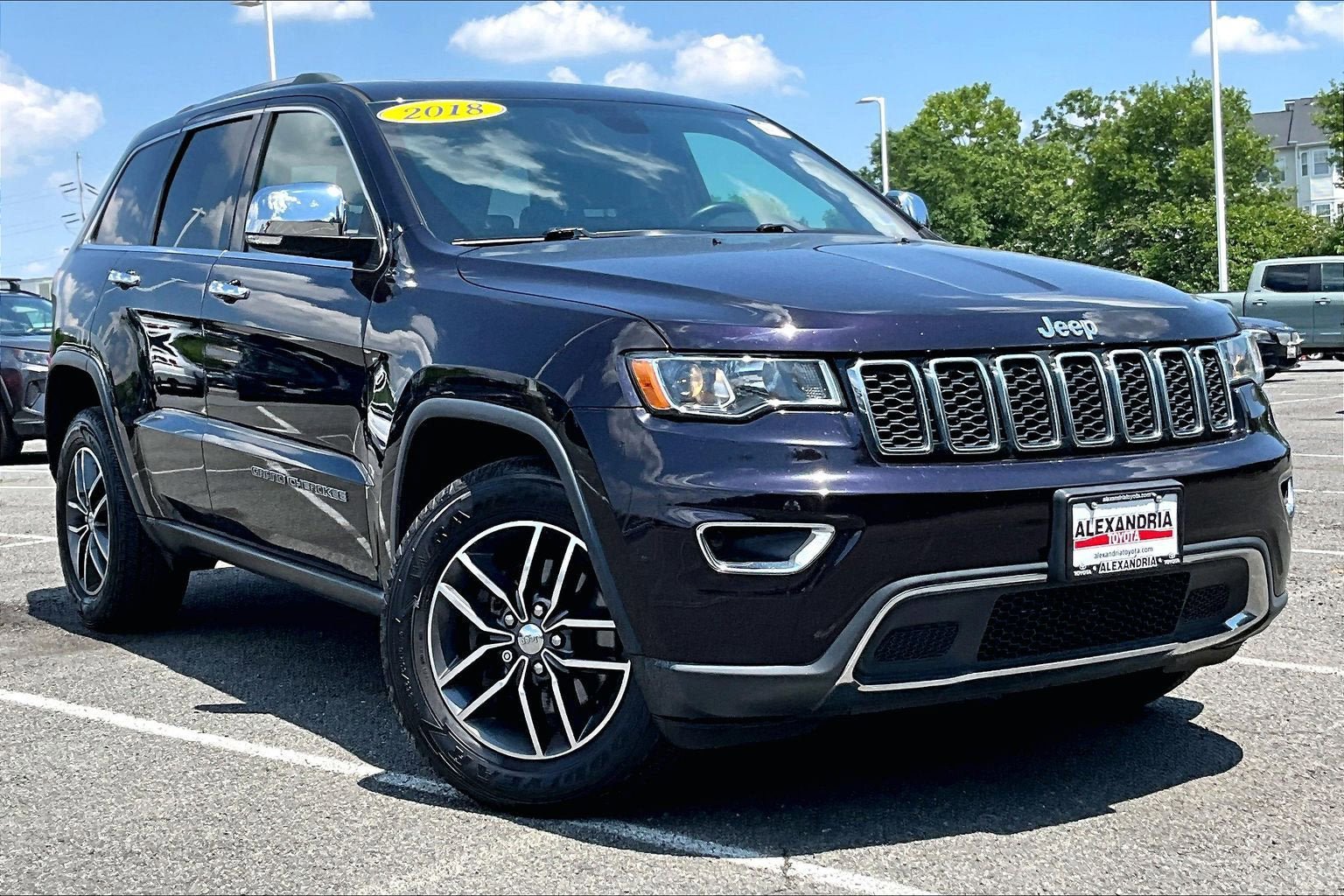 Used 2018 Jeep Grand Cherokee Limited AWD/4WD image 2