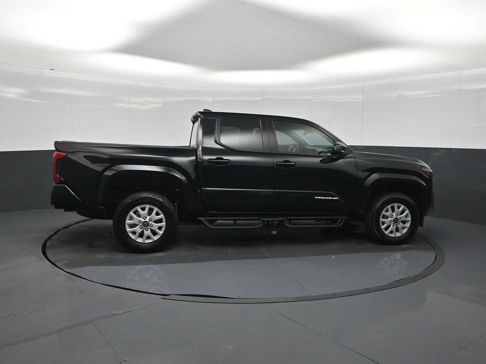 Used 2025 Toyota Tacoma SR5 RWD image 9
