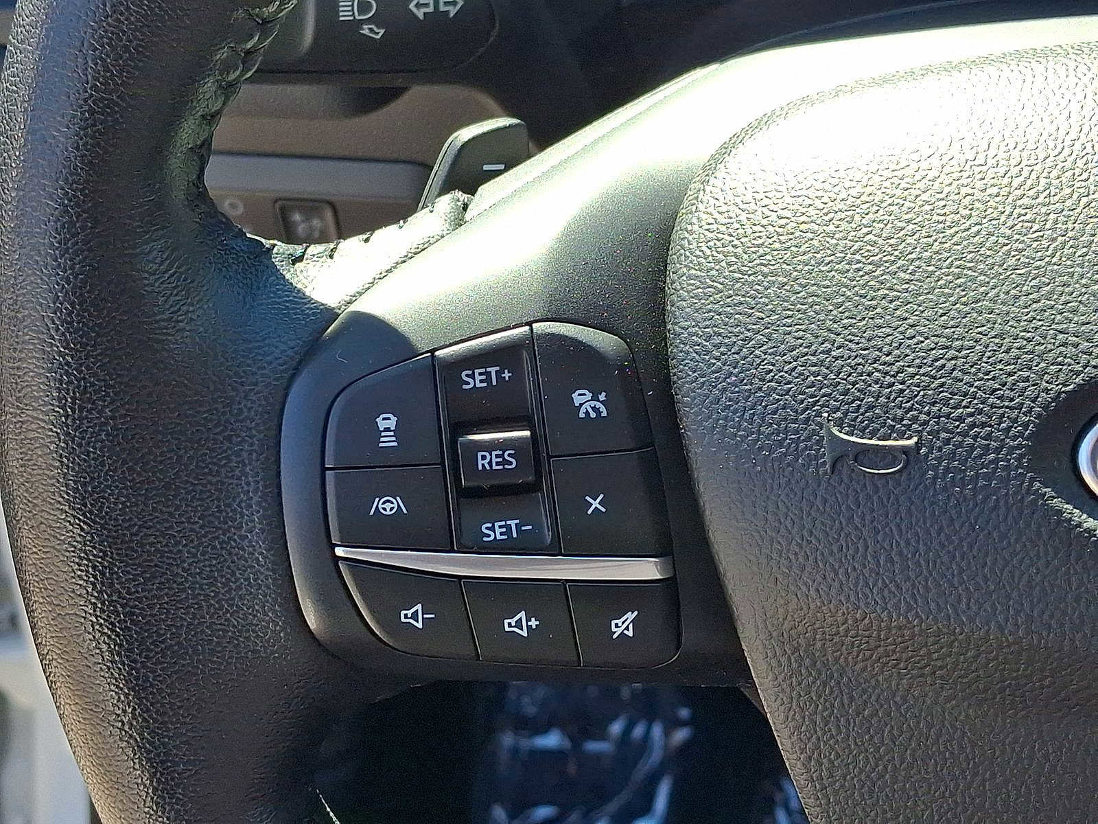 Used 2020 Ford Escape Titanium image 17