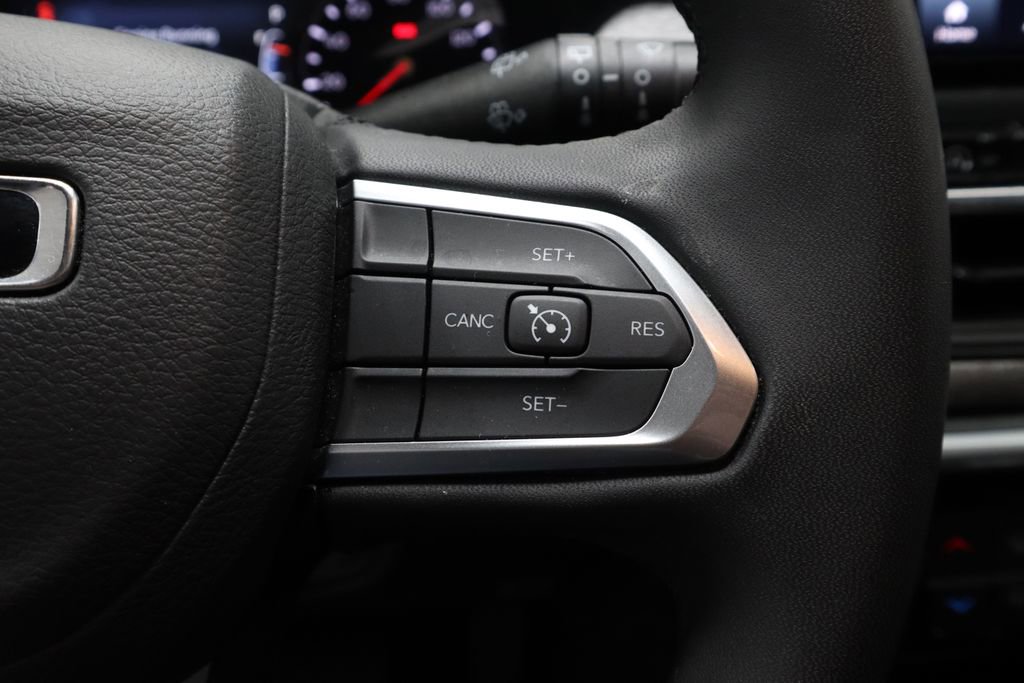 Used 2025 Jeep Compass Latitude AWD/4WD image 29