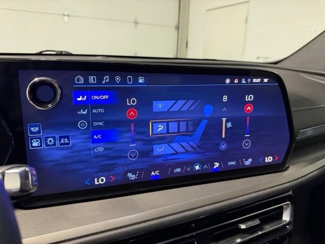 Used 2024 Chevrolet Traverse LT AWD/4WD image 19