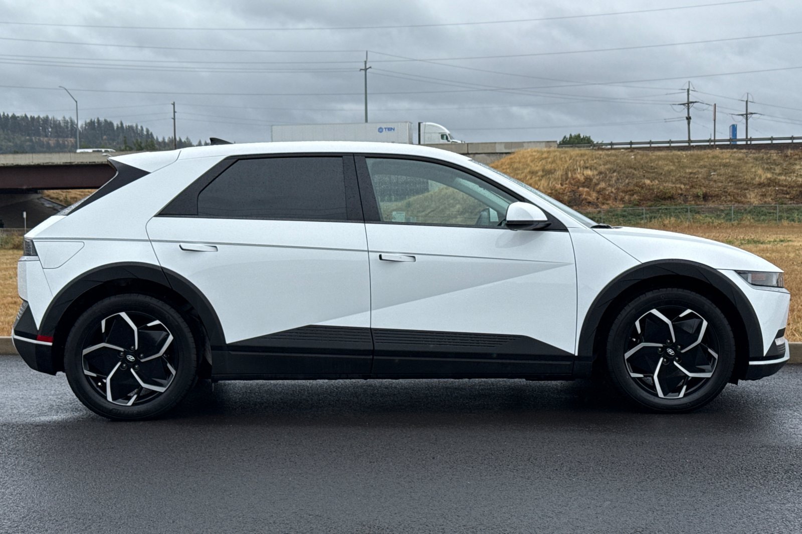 Used 2024 Hyundai Ioniq 5 SE RWD image 2