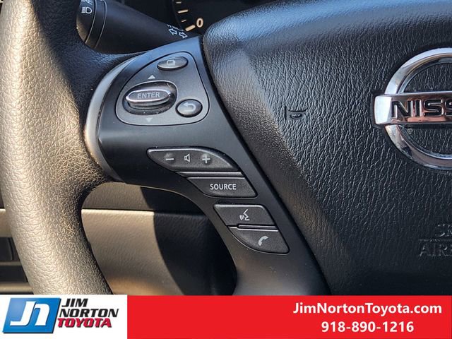 Used 2017 Nissan Pathfinder S image 29