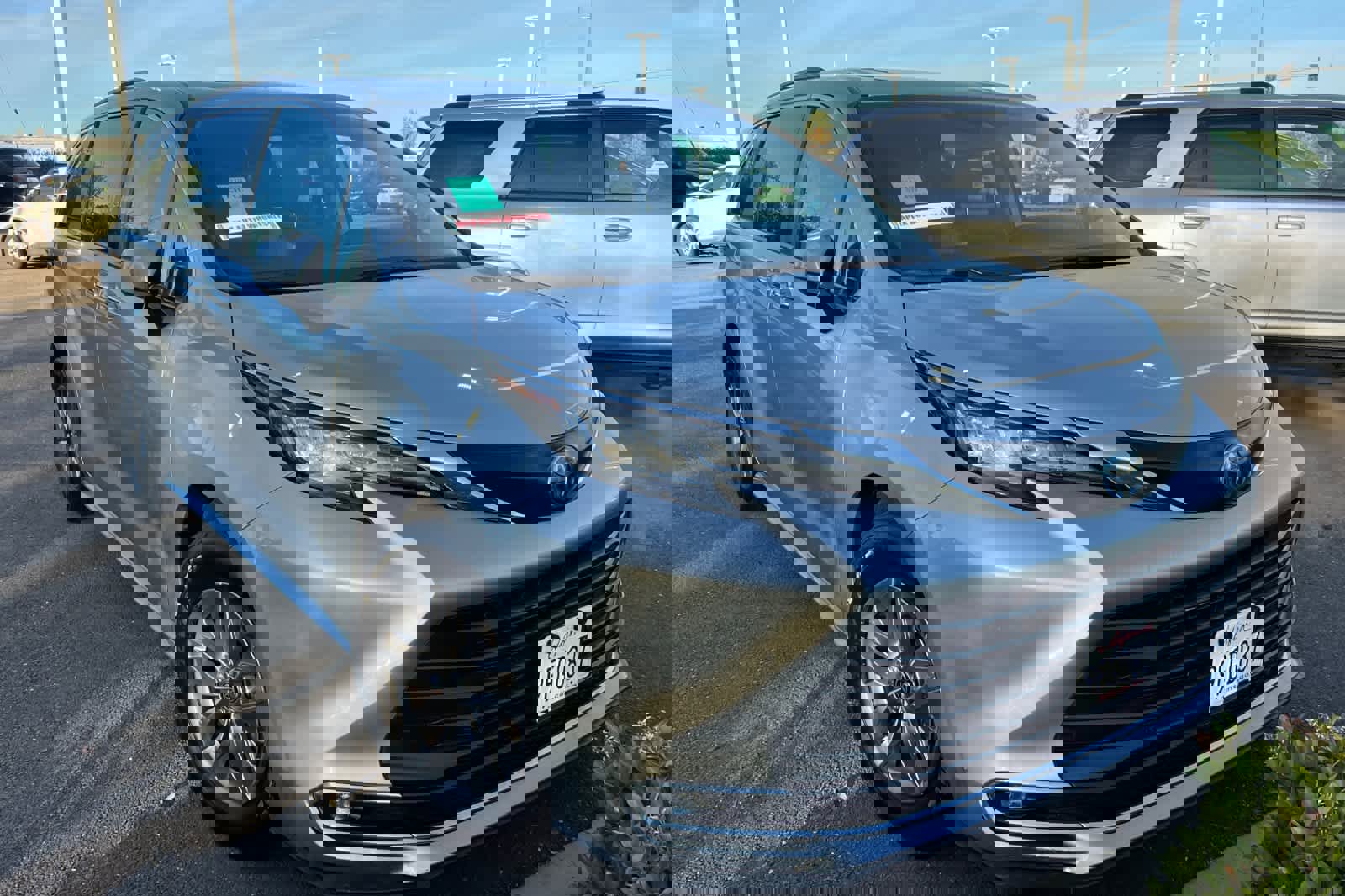 Used 2023 Toyota Sienna XLE image 3