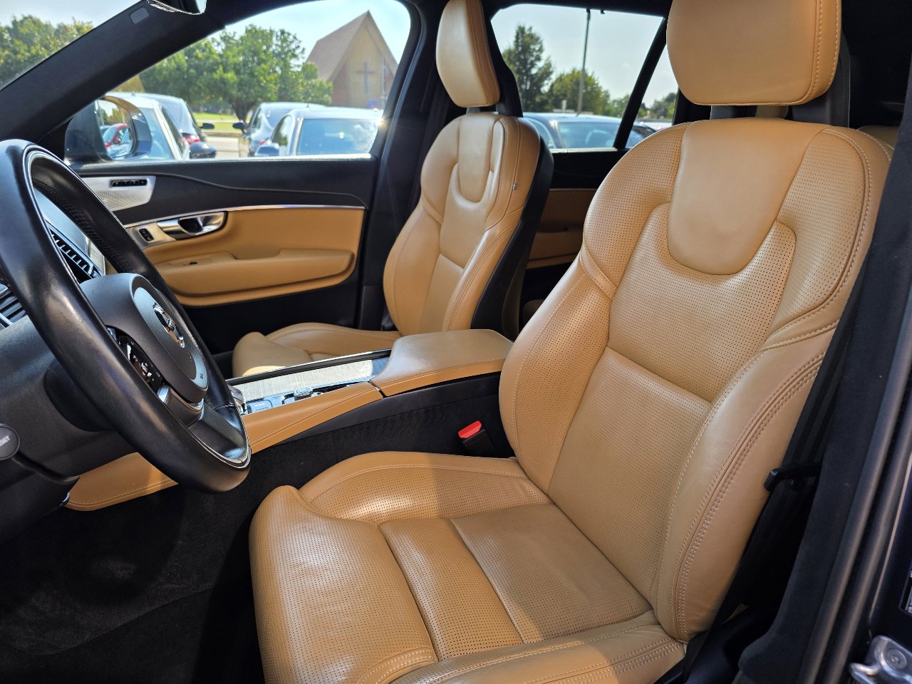 Used 2021 Volvo XC90 T8 Inscription w/ Lounge Package image 13