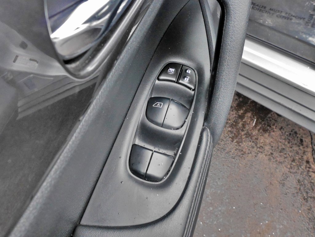 Used 2020 Nissan Rogue SV image 21