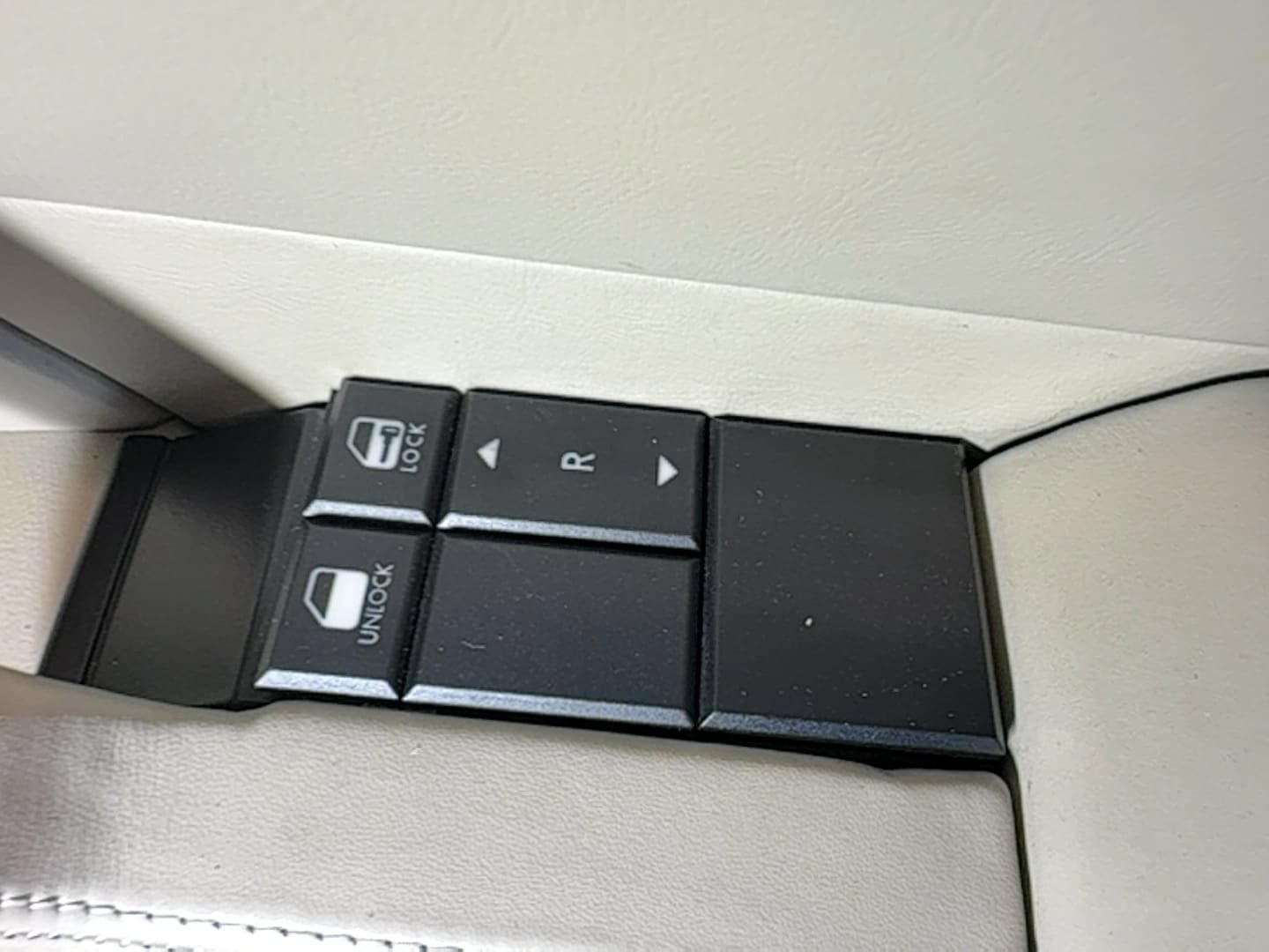 Used 1993 Cadillac Allante FWD image 61