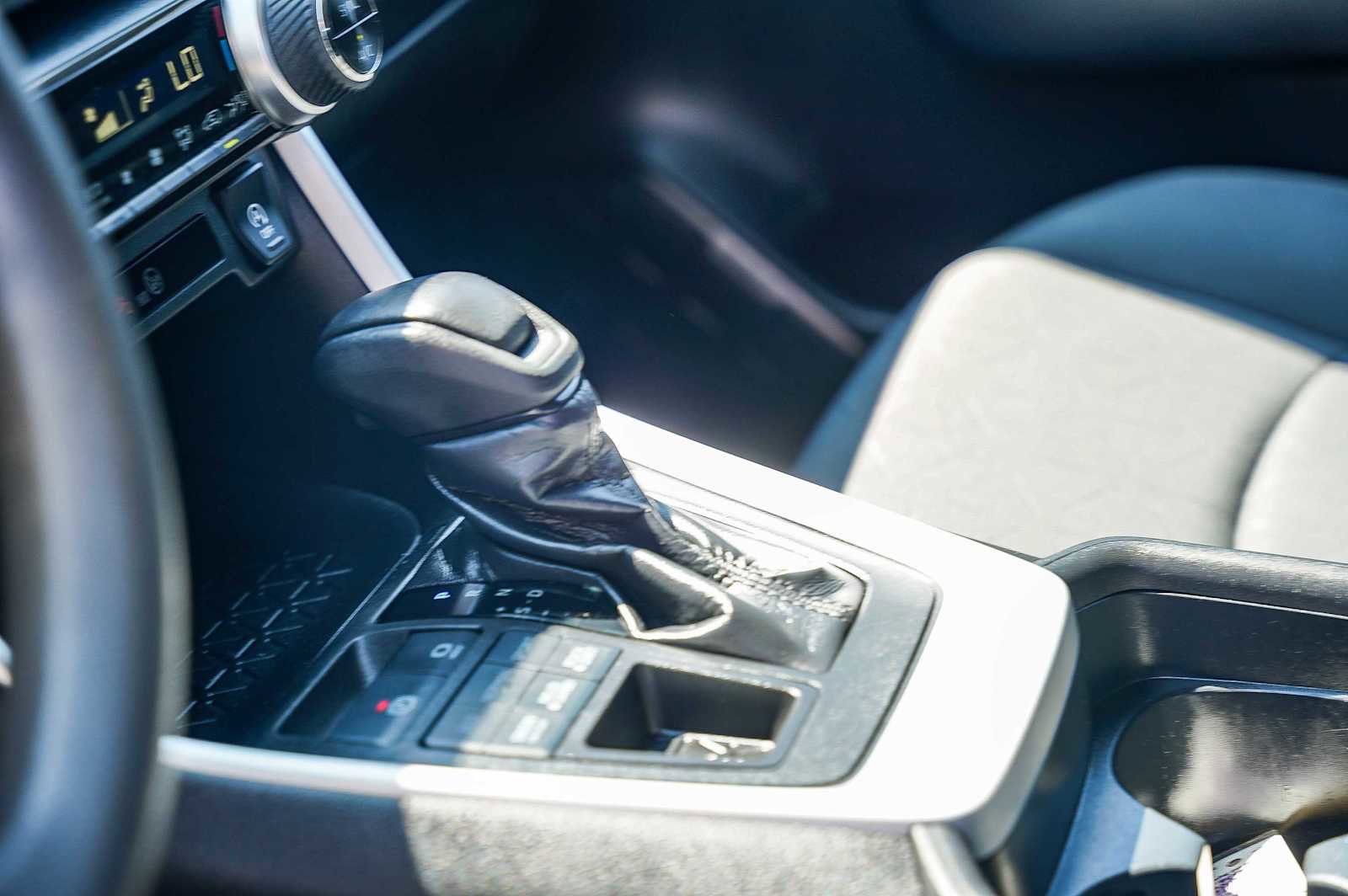 Used 2020 Toyota RAV4 XLE image 18