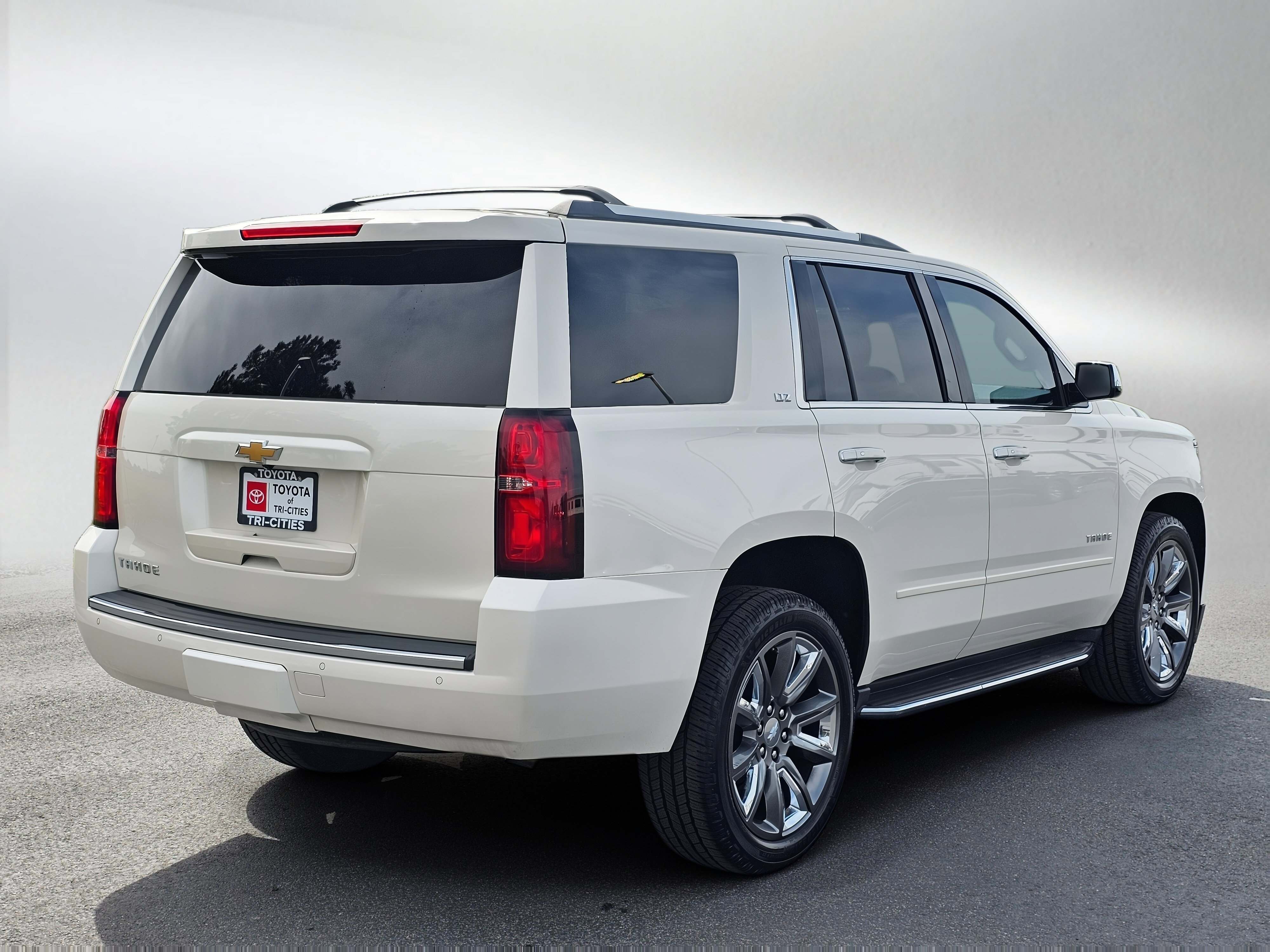 Used 2015 Chevrolet Tahoe LTZ AWD/4WD image 5