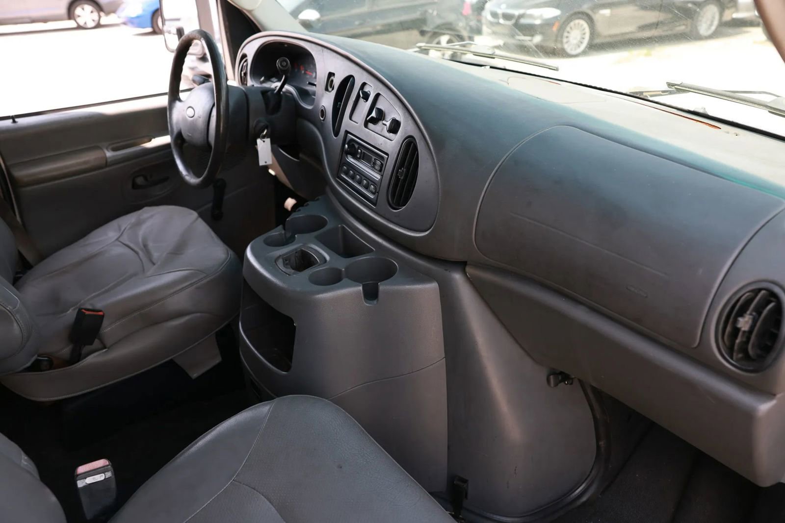 Used 2005 Ford E-350 and Econoline 350 Super Duty image 15