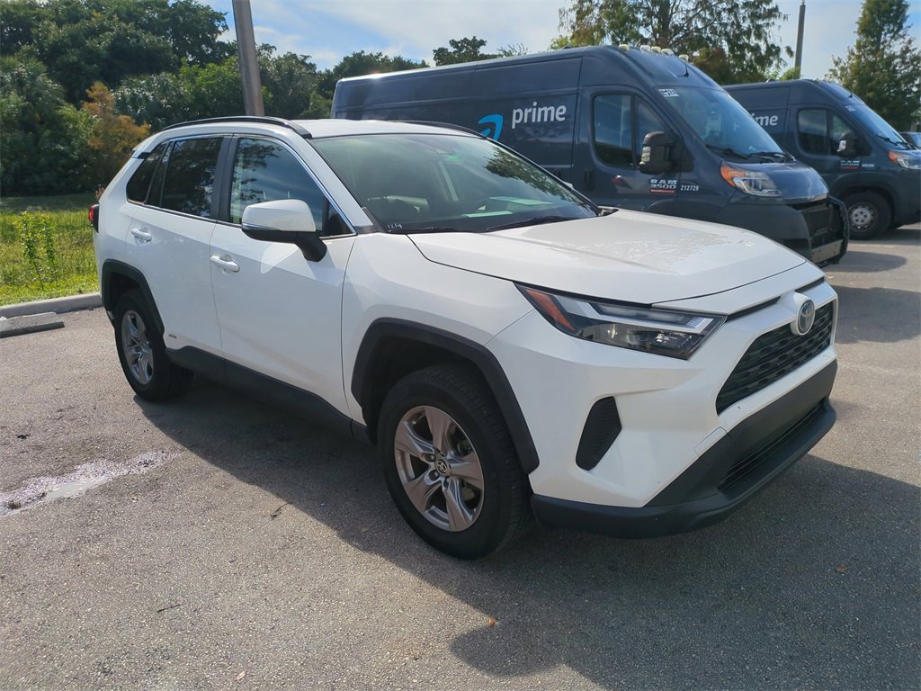 Used 2022 Toyota RAV4 XLE image 2