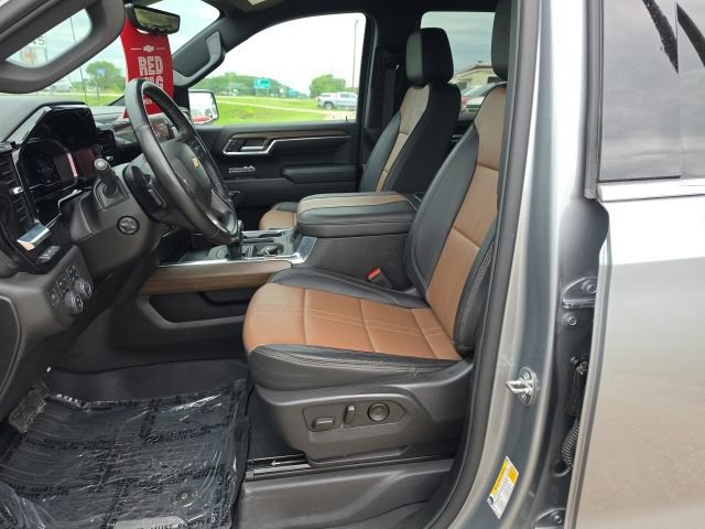 Used 2024 Chevrolet Silverado 1500 High Country w/ Technology Package AWD/4WD image 13