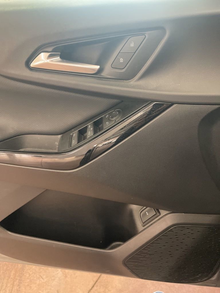 Used 2025 Chevrolet Equinox LT w/ Convenience Package II image 9