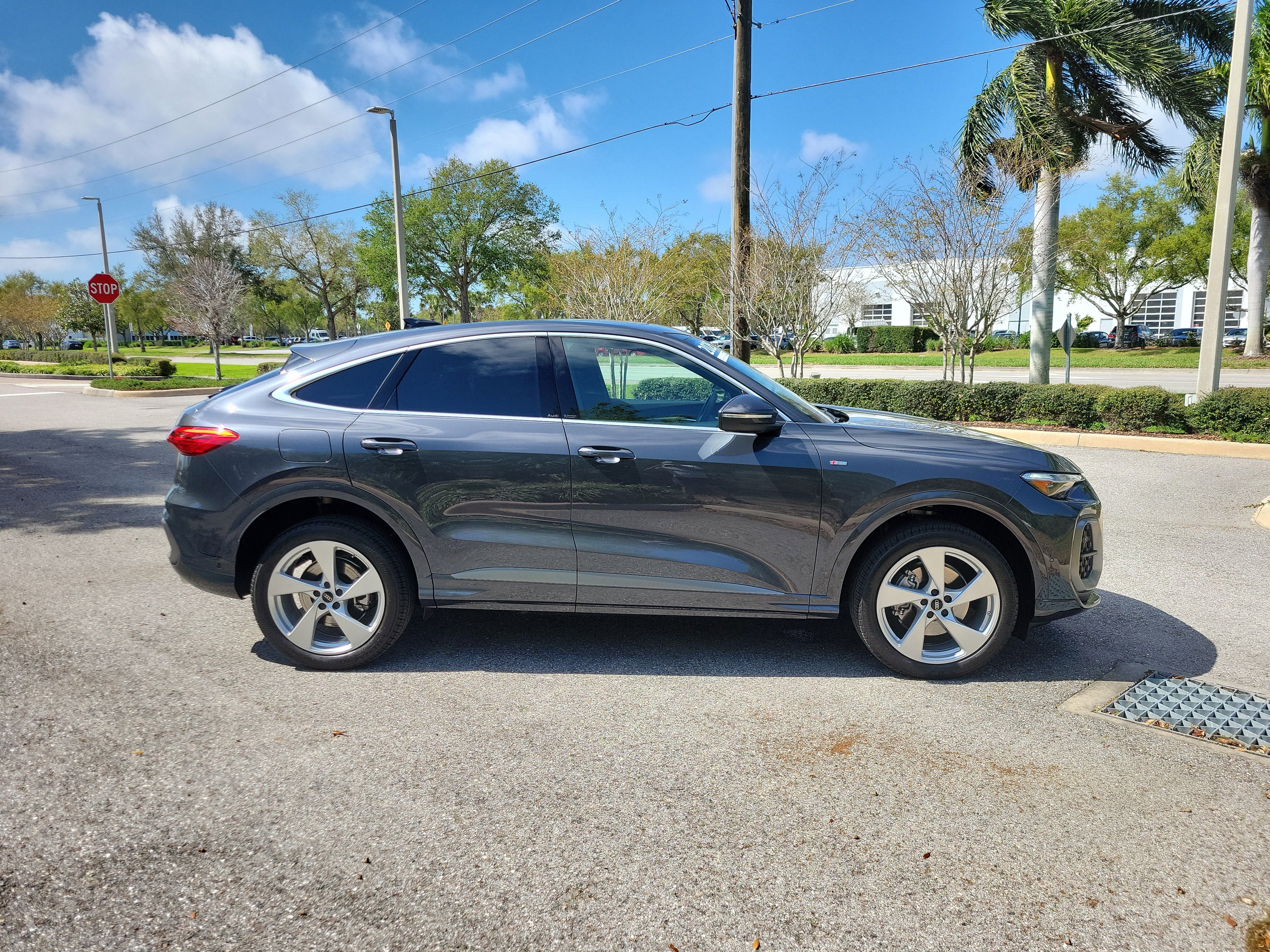 Certified 2025 Audi Q5 Premium Plus w/ Premium Plus image 3