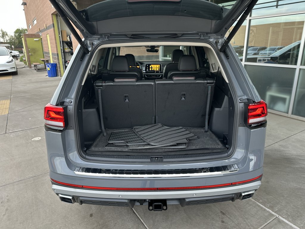 Used 2024 Volkswagen Atlas Peak Edition SE AWD/4WD image 37