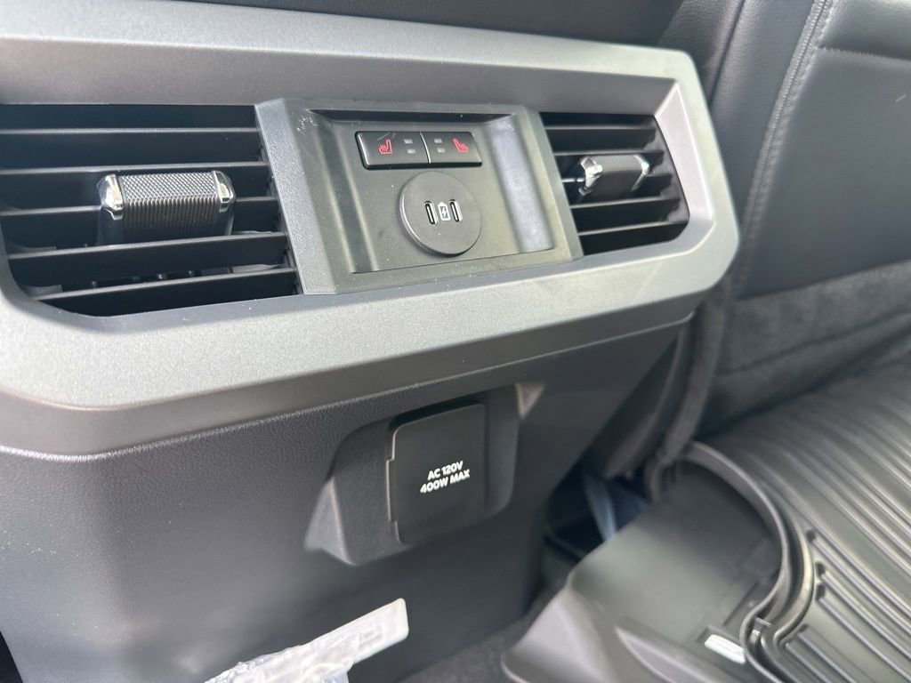 New 2026 Ford F250 Lariat w/ Black Appearance Package image 39