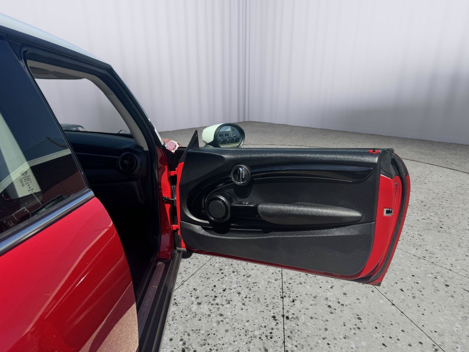 Used 2022 MINI Cooper SE w/ Driver Assistance Package FWD image 31