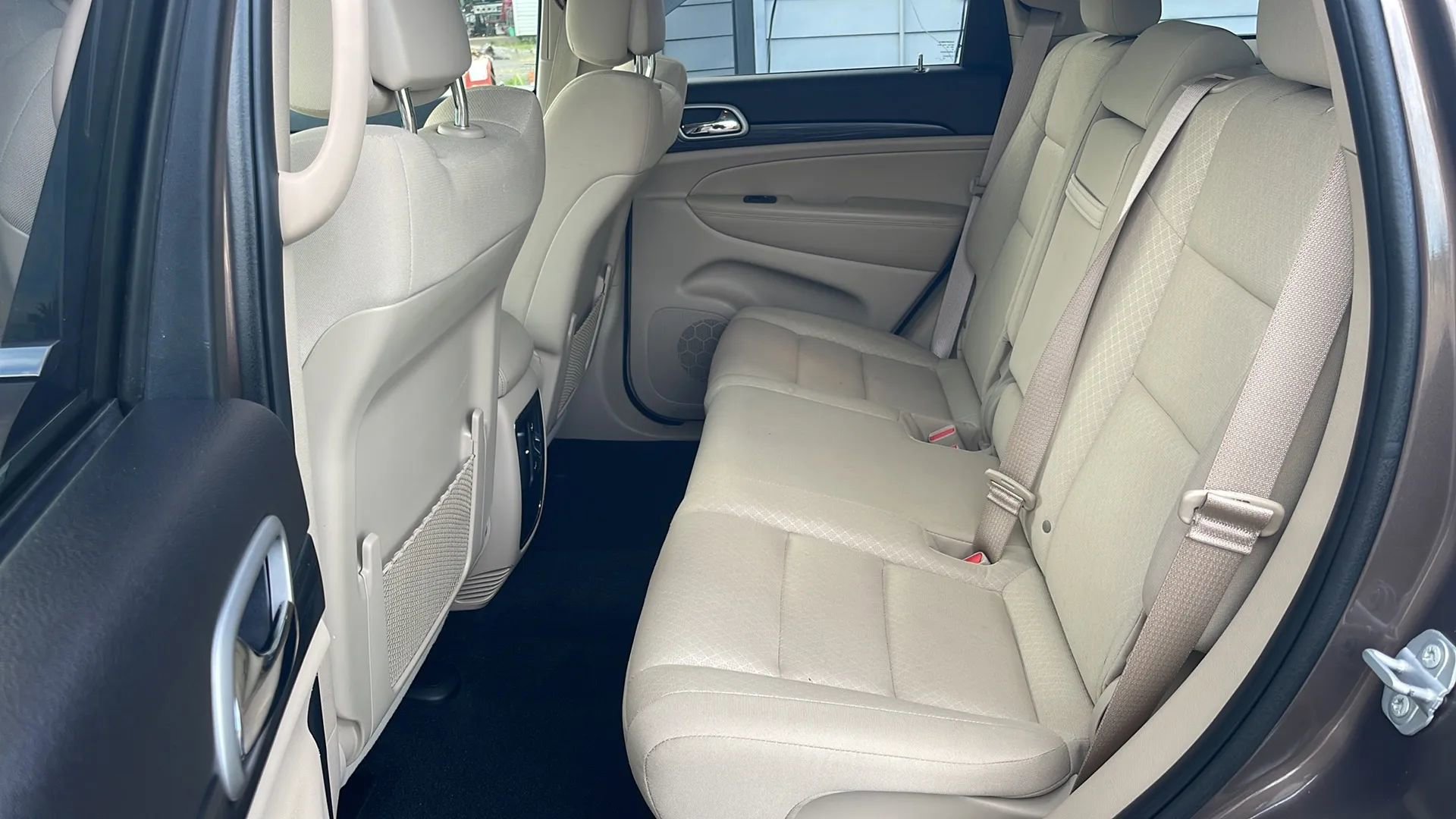 Used 2021 Jeep Grand Cherokee Laredo image 18