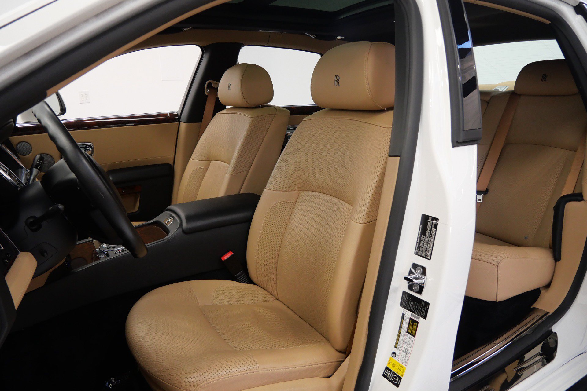 Used 2013 Rolls-Royce Ghost RWD image 23