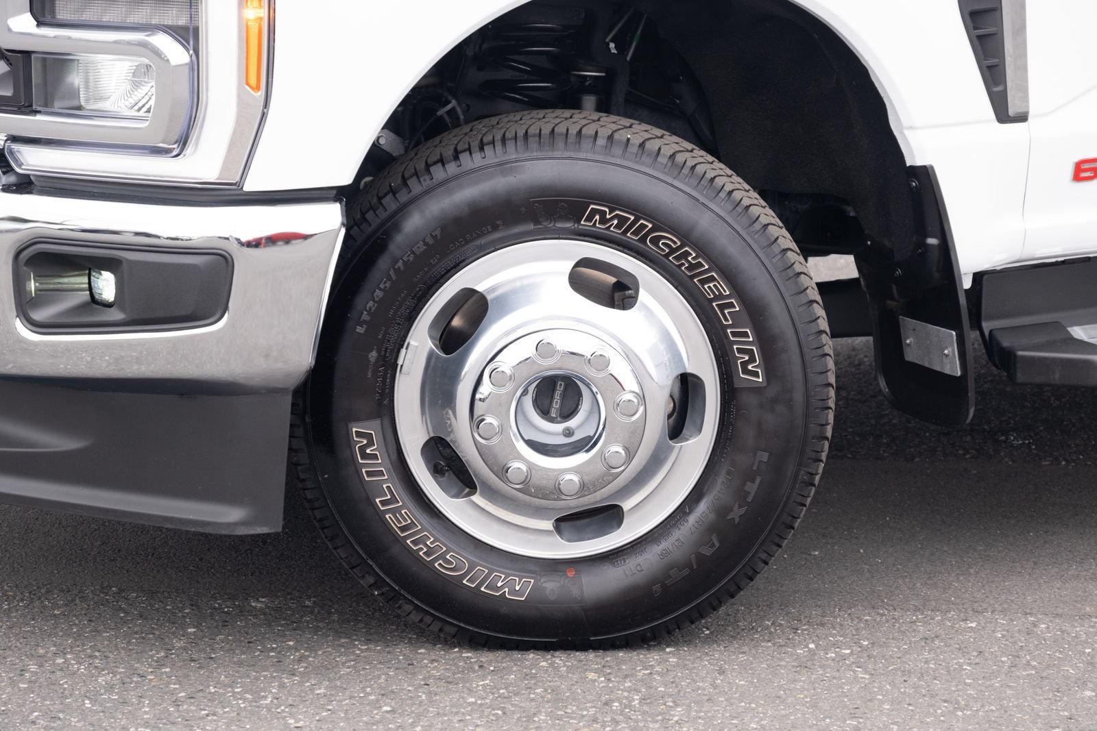Used 2023 Ford F350 Lariat AWD/4WD image 23