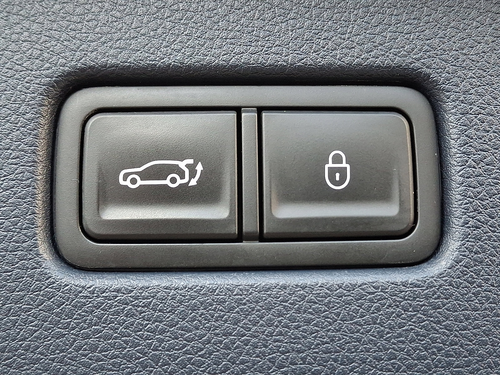 Used 2023 Genesis GV70 2.5T w/ Sport Prestige Package image 30