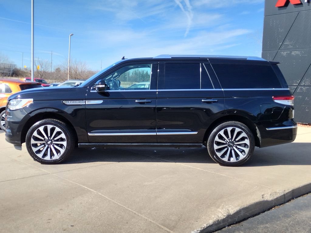 Used 2022 Lincoln Navigator Reserve image 24