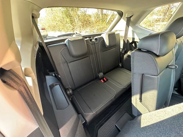 Used 2023 Volkswagen Tiguan SE w/ Panoramic Sunroof Package image 18