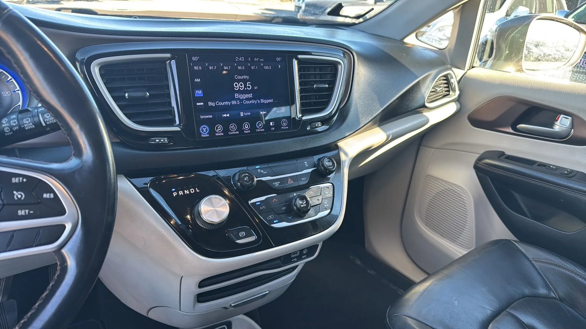 Used 2017 Chrysler Pacifica Touring-L image 34