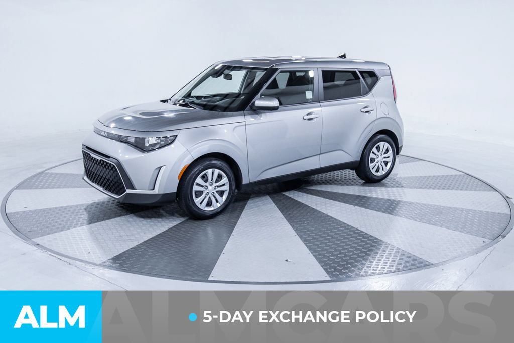 Used 2025 Kia Soul LX FWD image 3