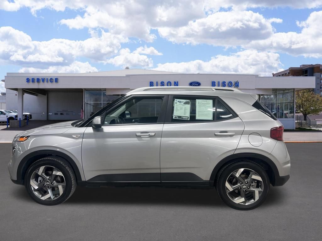 Used 2025 Hyundai Venue SEL image 6