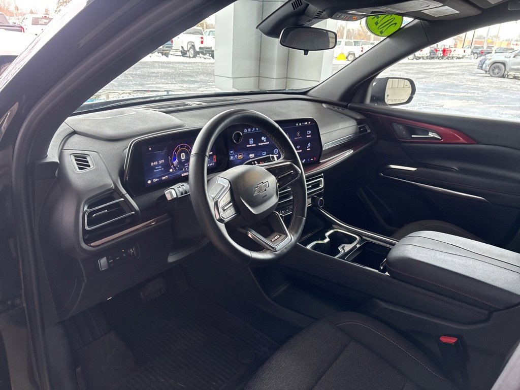 Used 2024 Chevrolet Traverse Z71 image 9