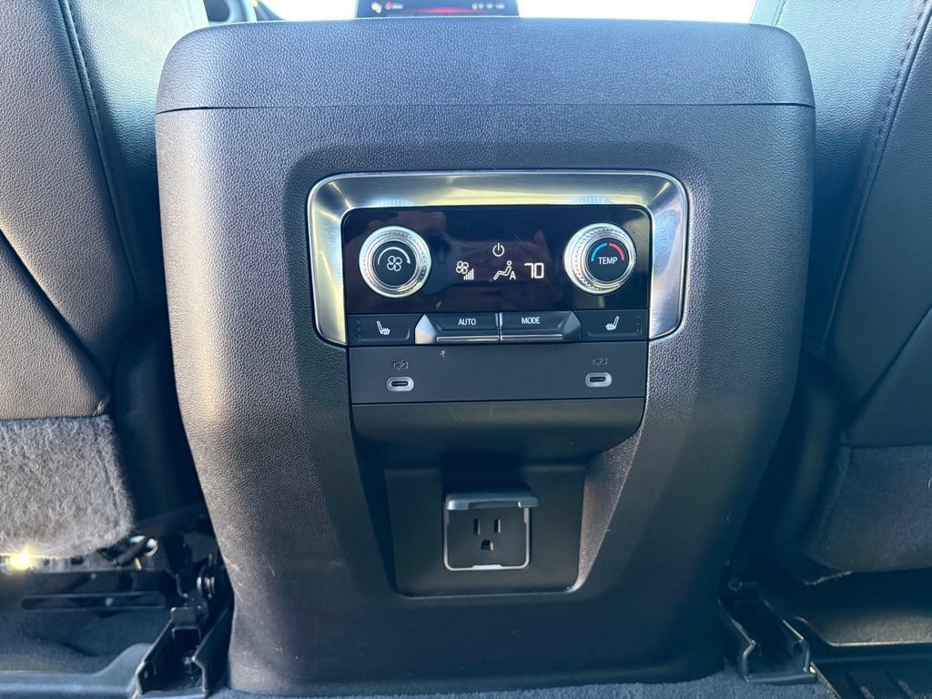 Used 2024 GMC Yukon SLT w/ SLT Premium Package AWD/4WD image 28