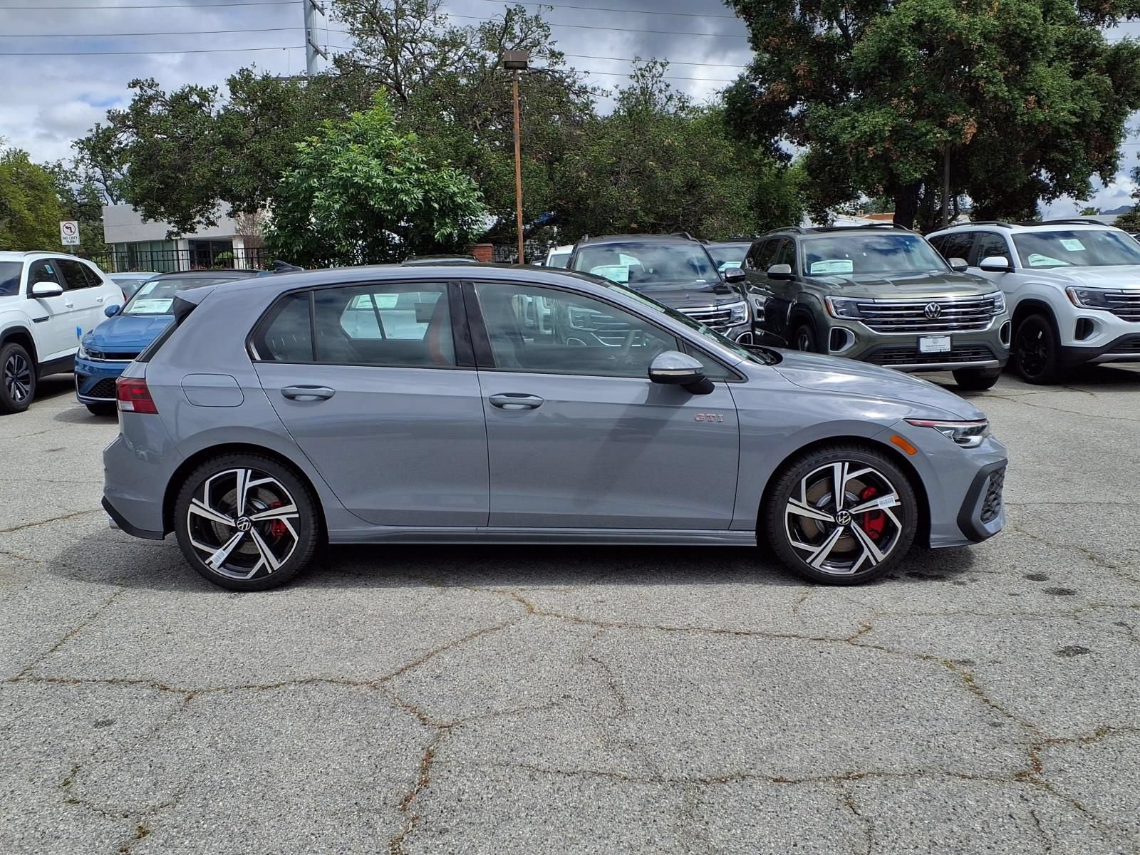 New 2026 Volkswagen GTI SE FWD image 3