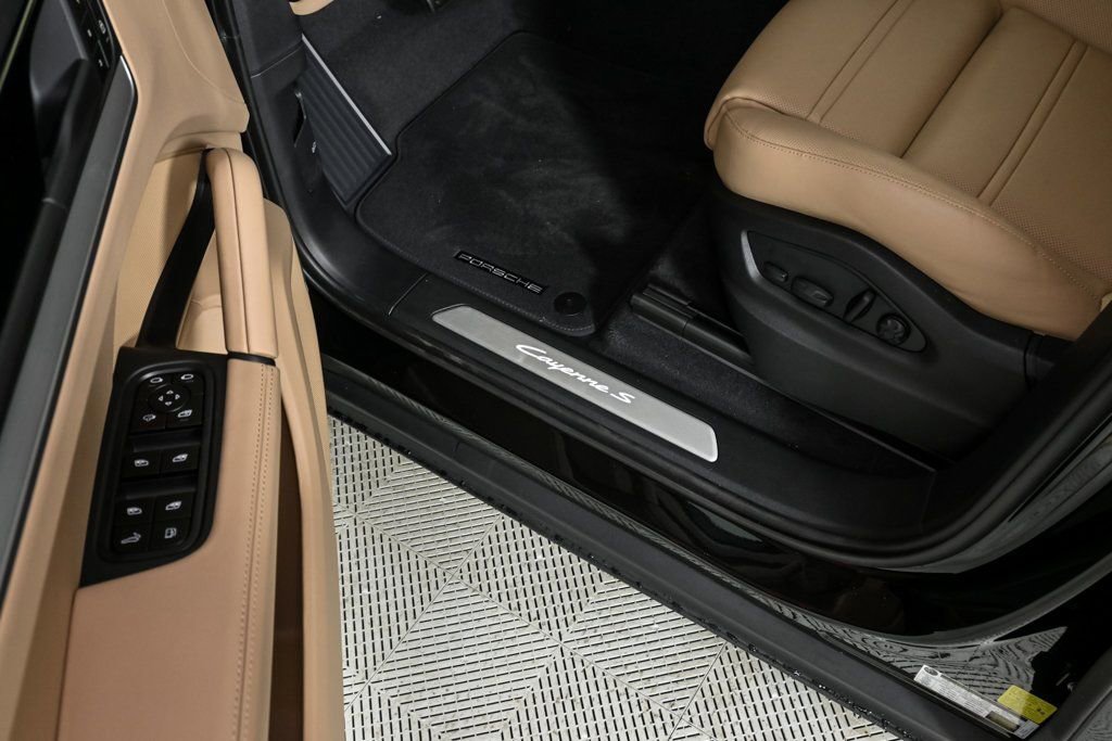 New 2025 Porsche Cayenne S image 8