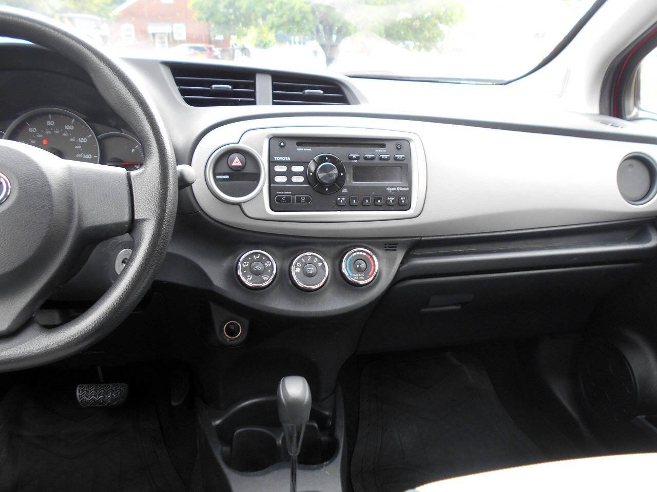 Used 2014 Toyota Yaris L FWD image 12