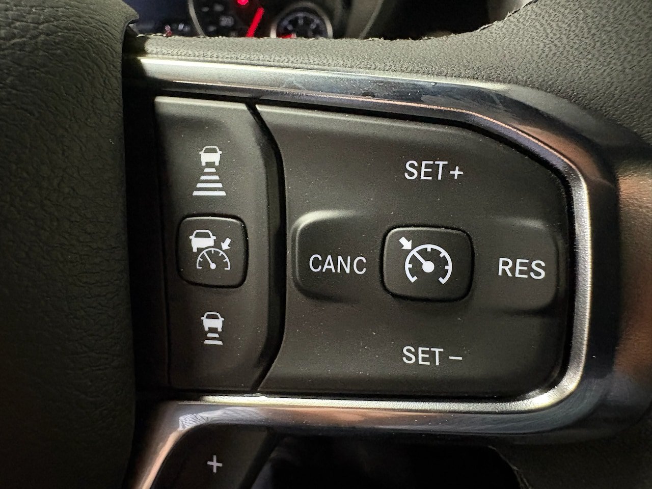 Used 2026 RAM 1500 Laramie AWD/4WD image 15