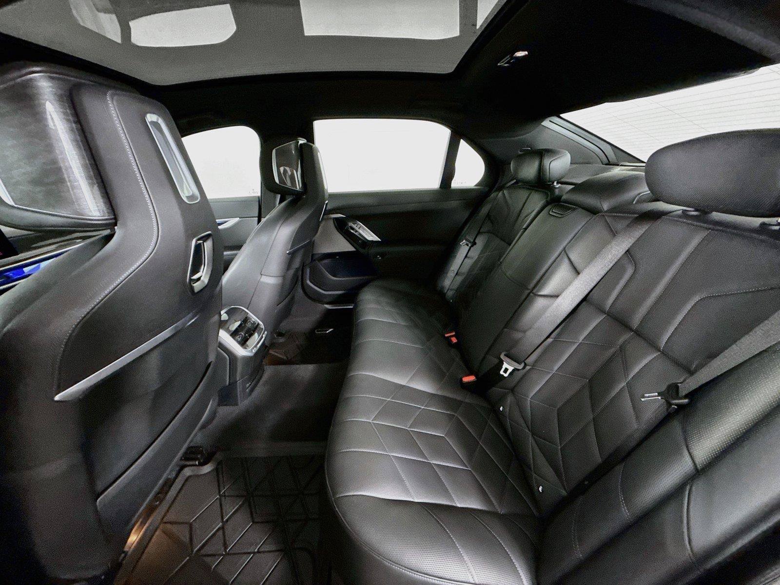 Used 2025 BMW 740i RWD image 33