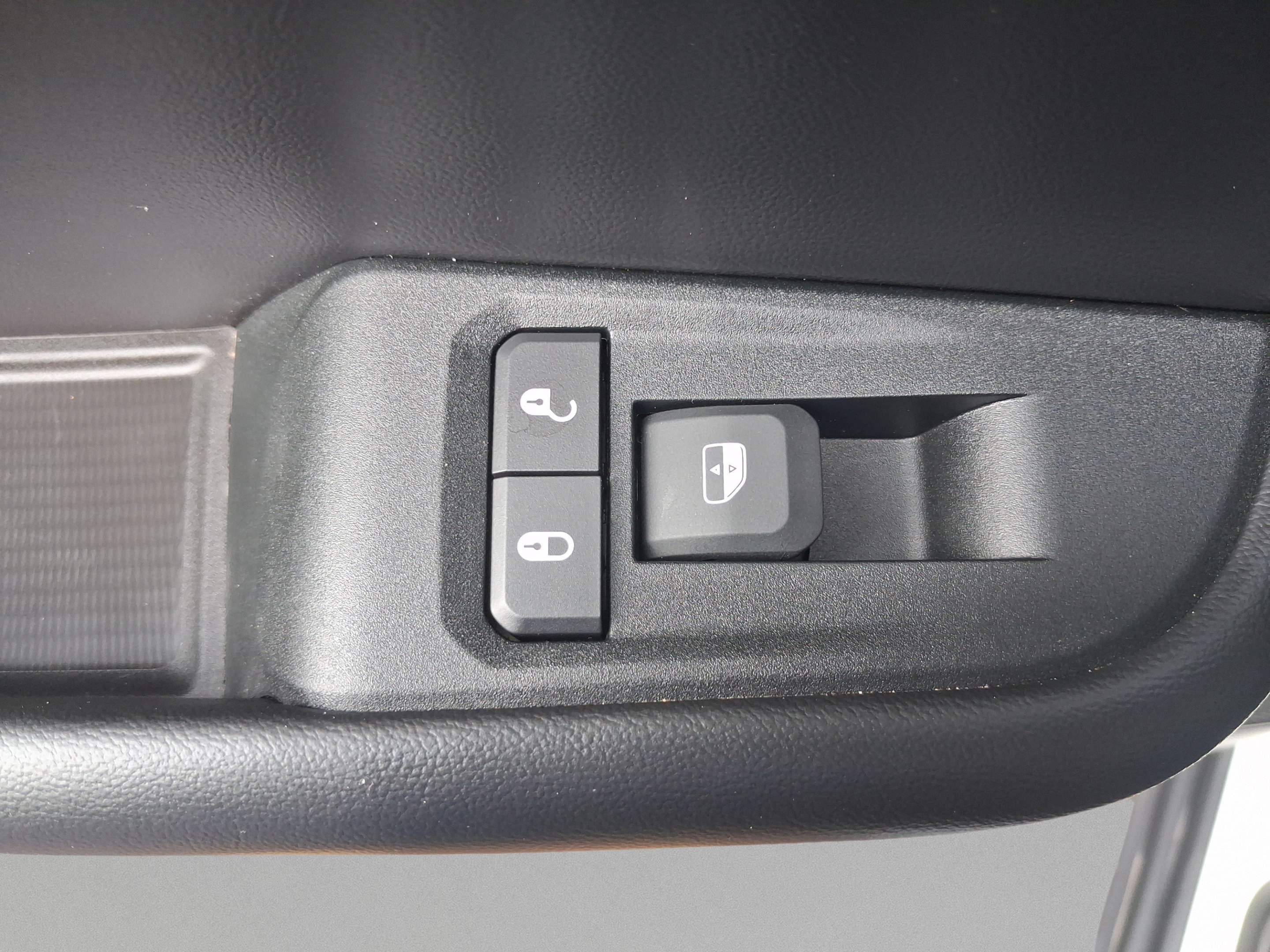 Used 2024 Jeep Grand Cherokee L Altitude RWD image 24