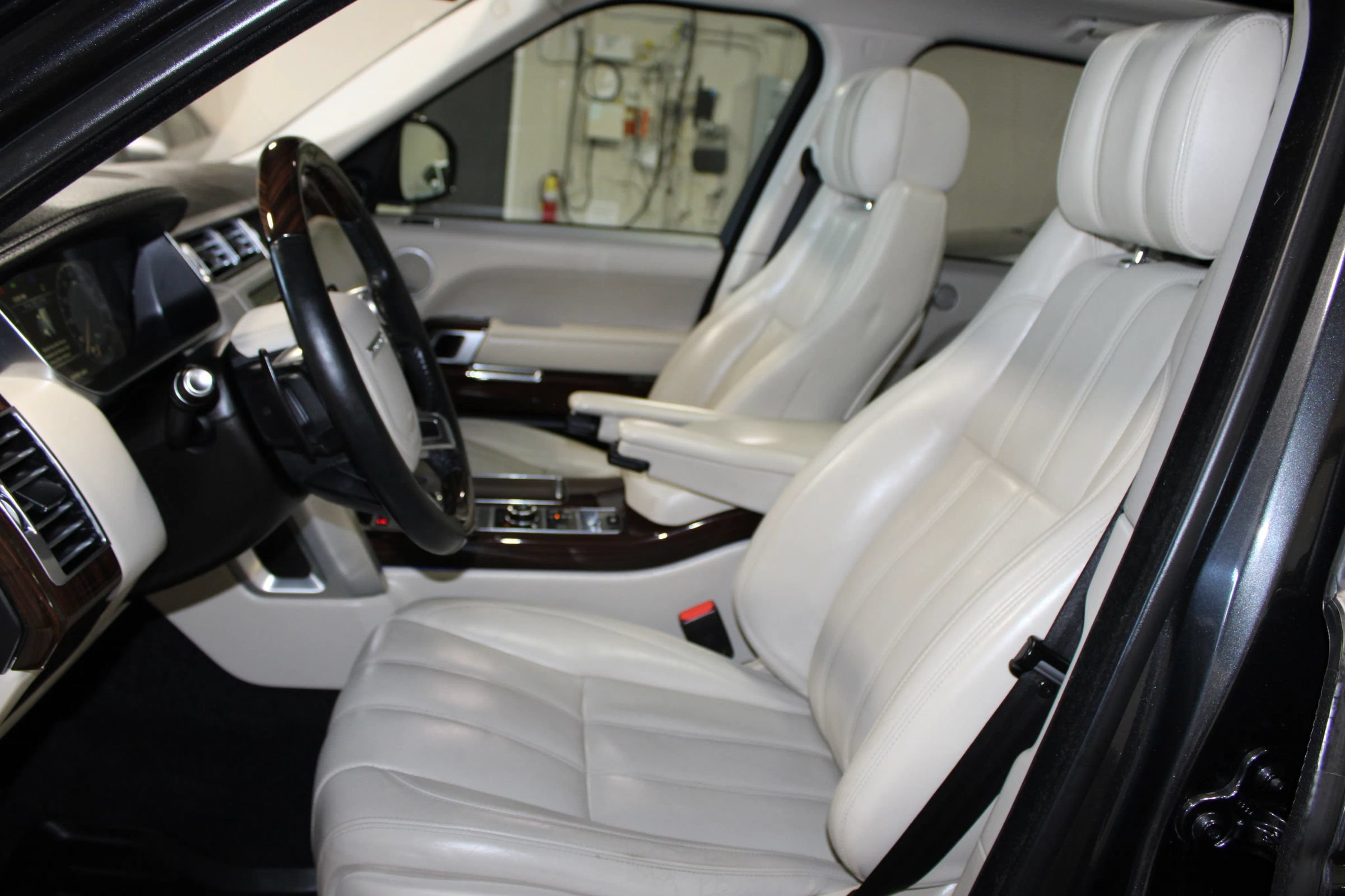 Used 2014 Land Rover Range Rover Supercharged AWD/4WD image 27