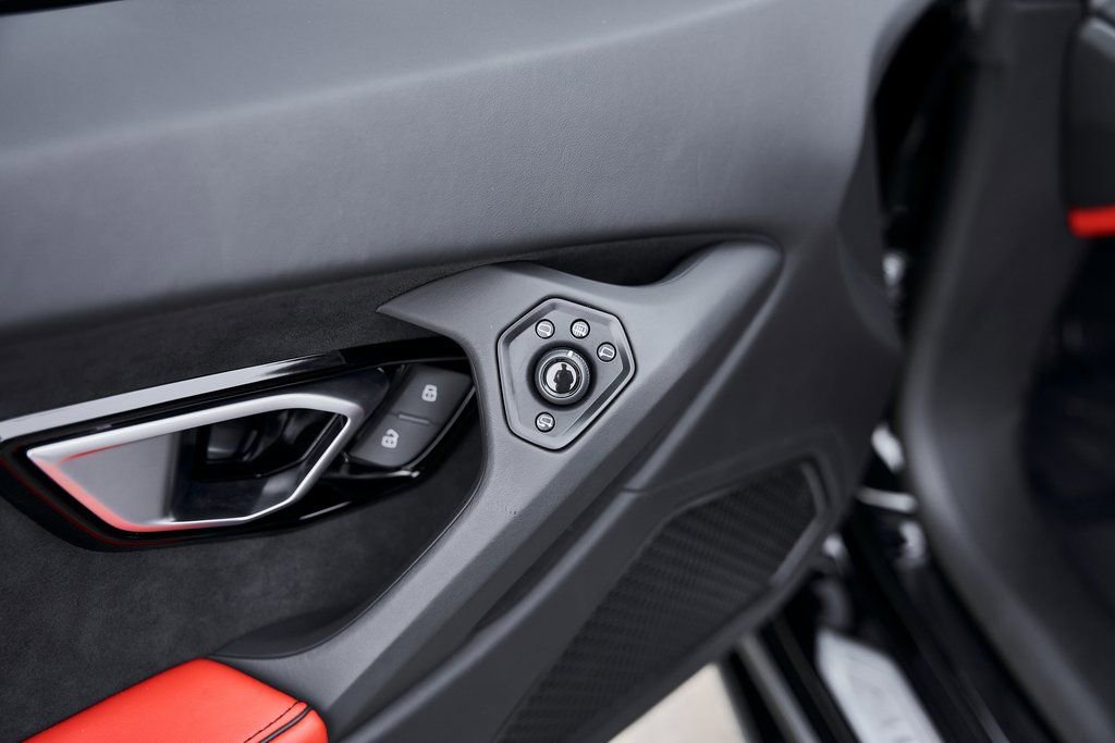 Used 2023 Lamborghini Huracan EVO image 37