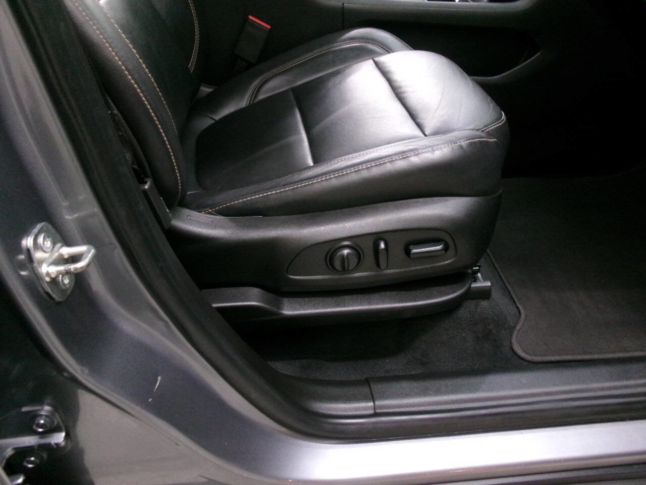 Used 2021 Chevrolet Traverse RS image 27