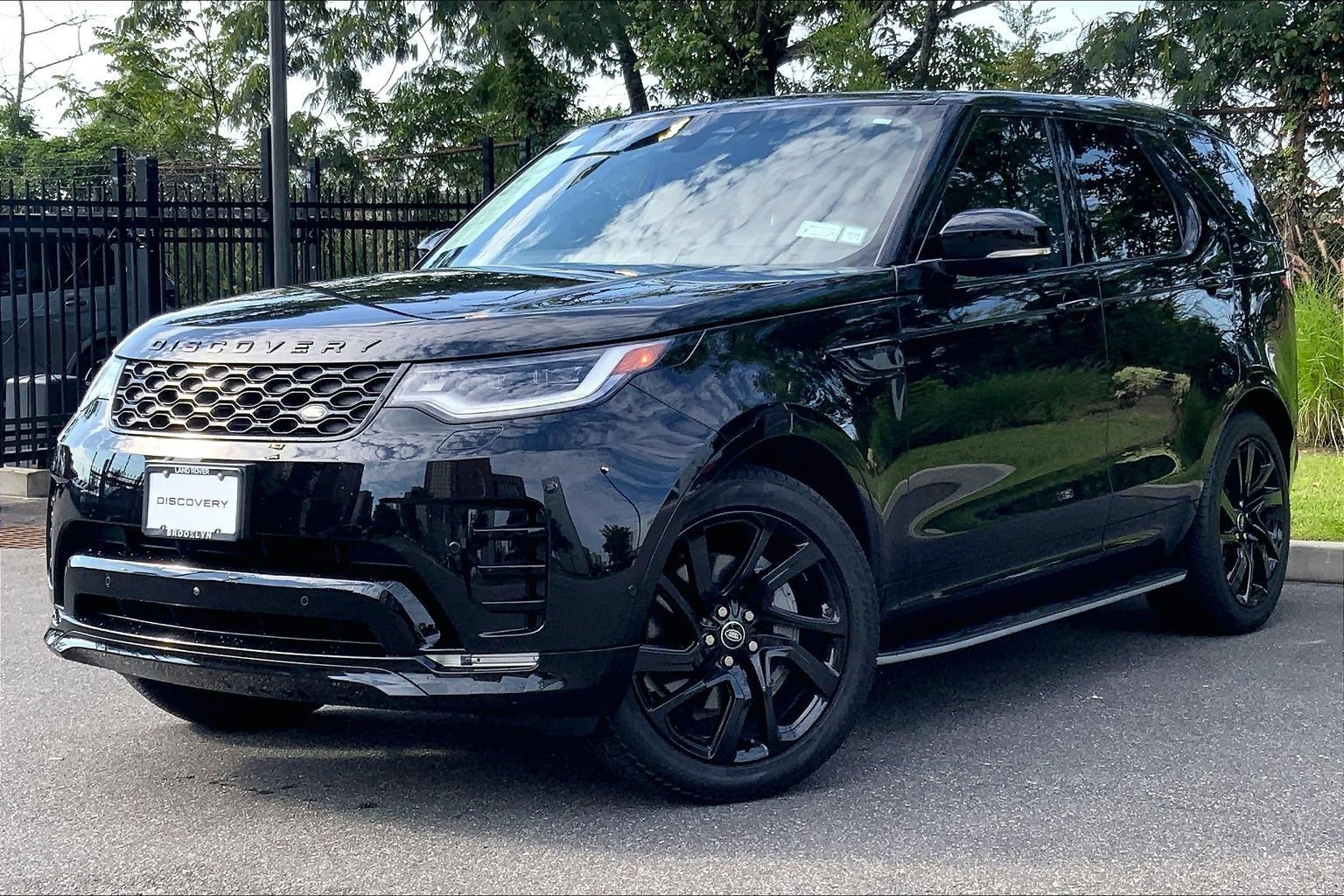 Certified 2025 Land Rover Discovery Dynamic SE
