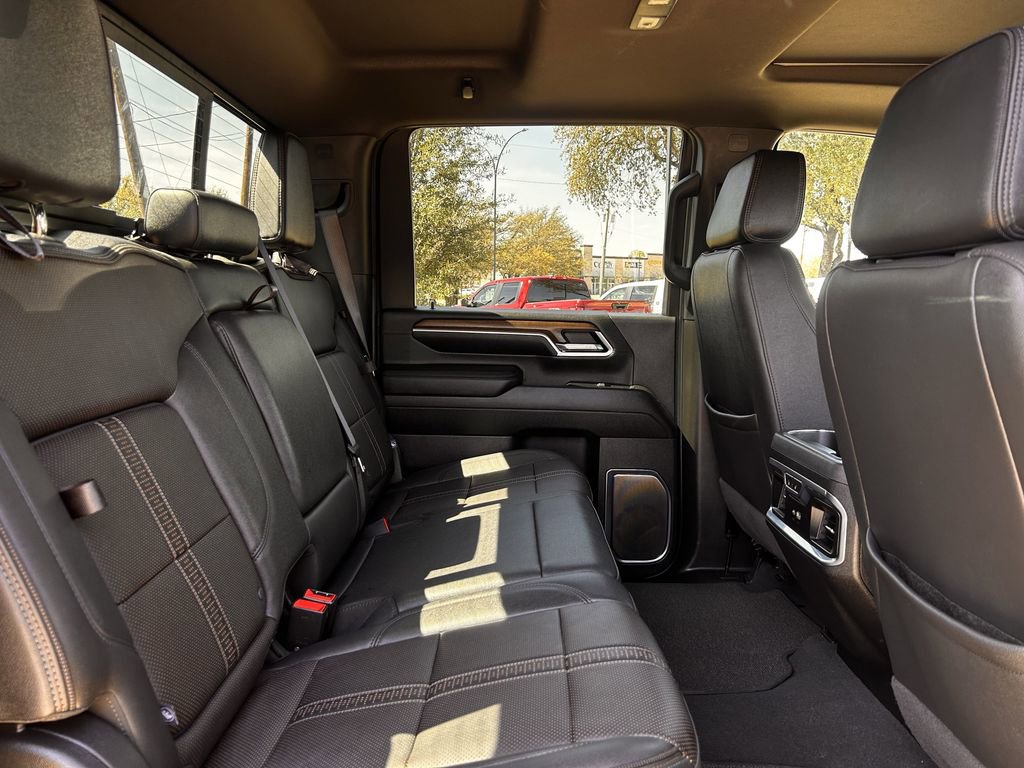 Used 2024 Chevrolet Silverado 2500 High Country w/ High Country Premium Package image 31