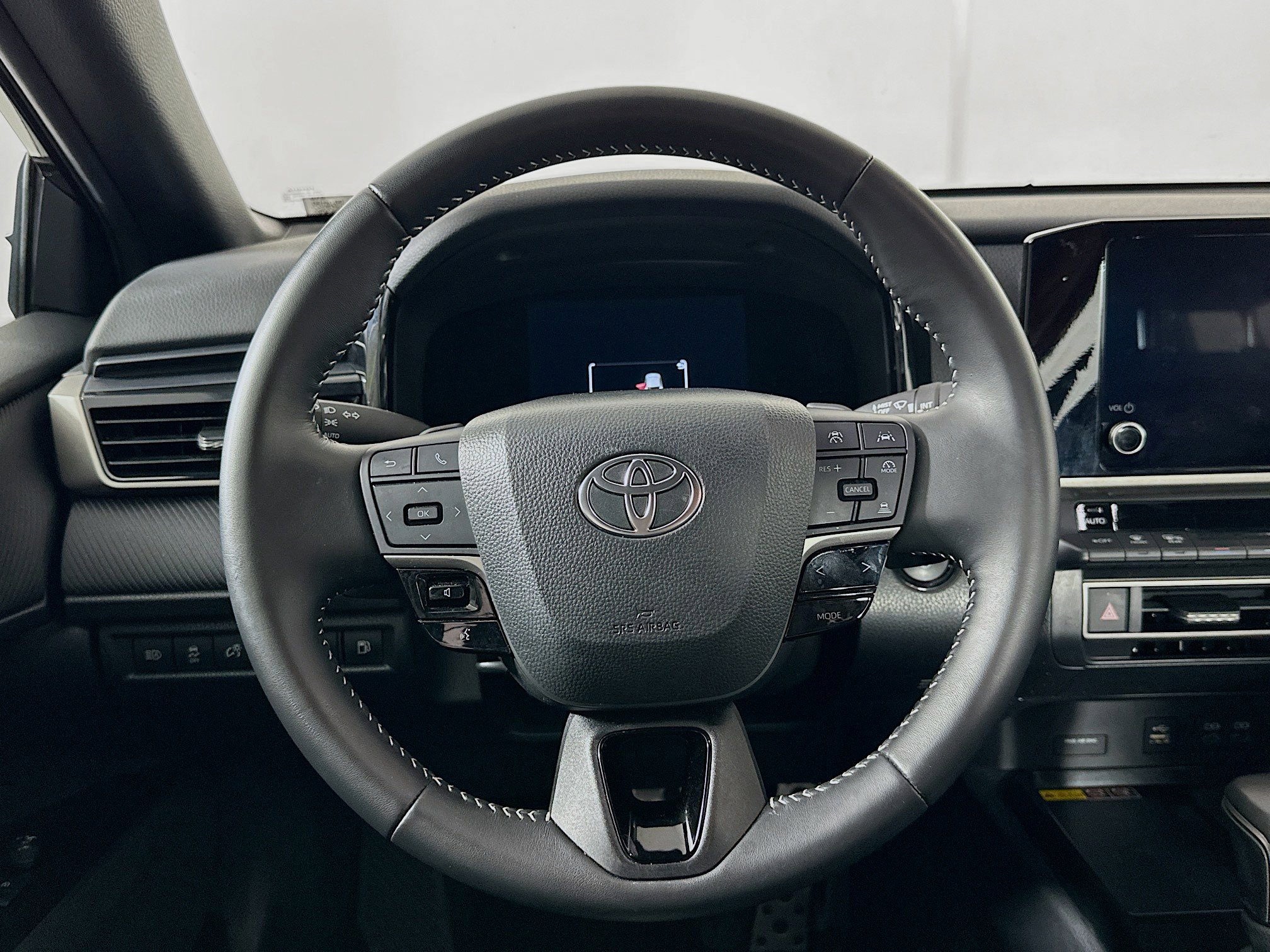 Used 2025 Toyota Camry SE image 18