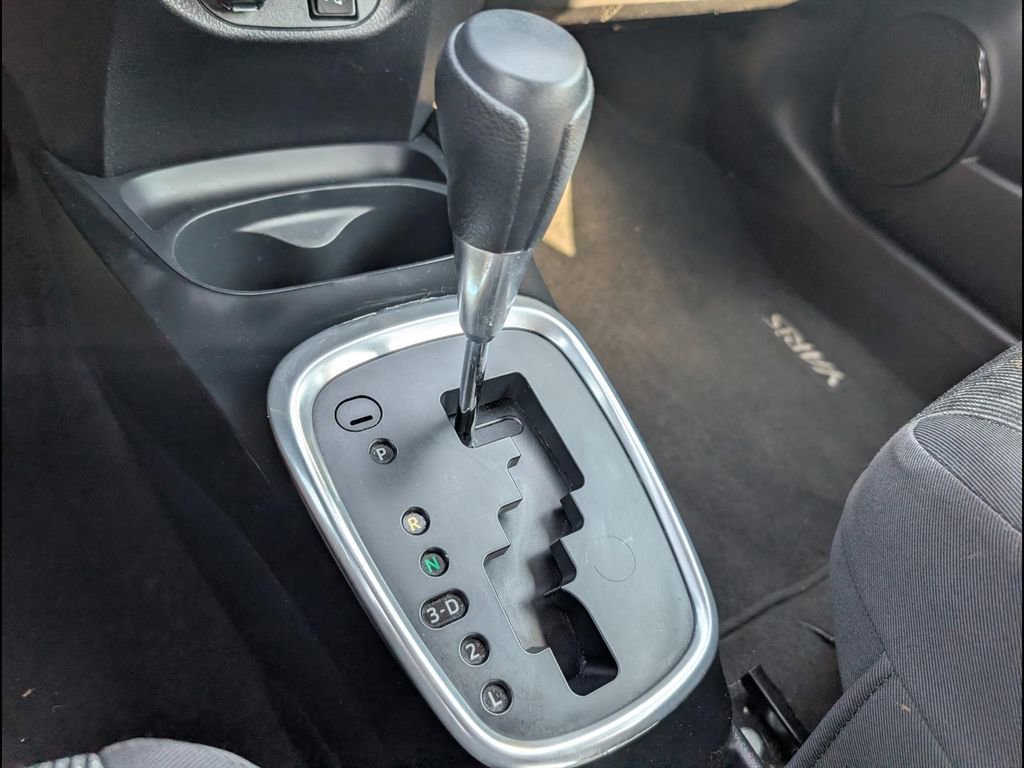 Used 2015 Toyota Yaris L image 9