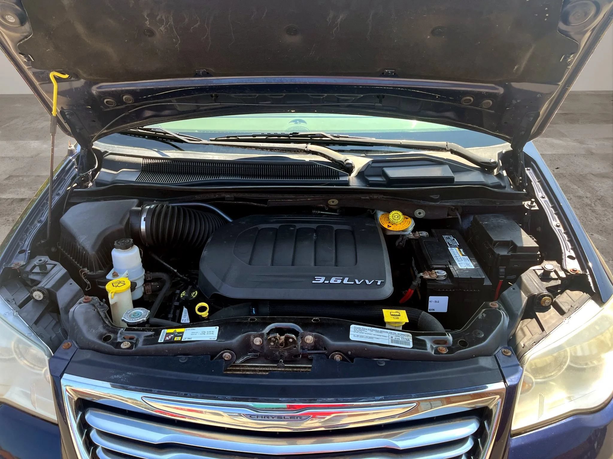 Used 2015 Chrysler Town & Country Touring-L w/ Driver Convenience Group FWD image 9